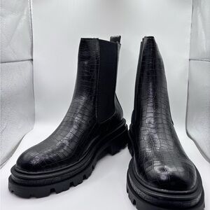 Torgies Beau Women's black boots. Size 9 Brand New